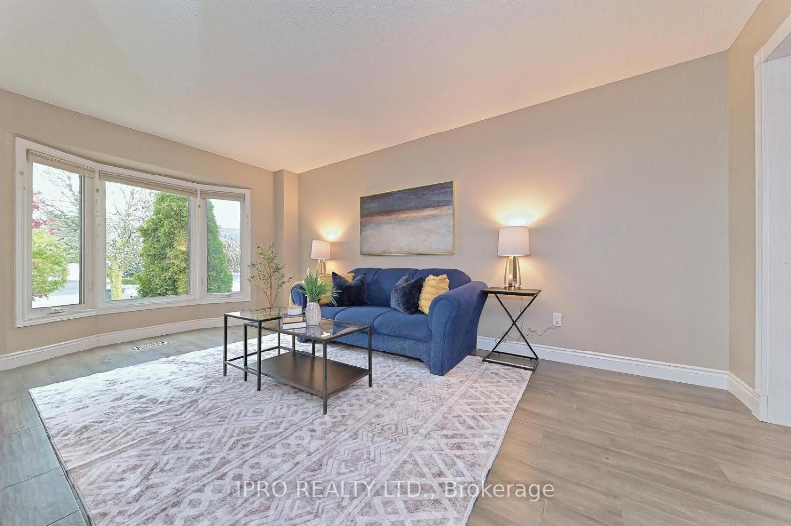 Nest For Newcomers In Toronto- Everything Walking, Food, Transit, Plaza *
